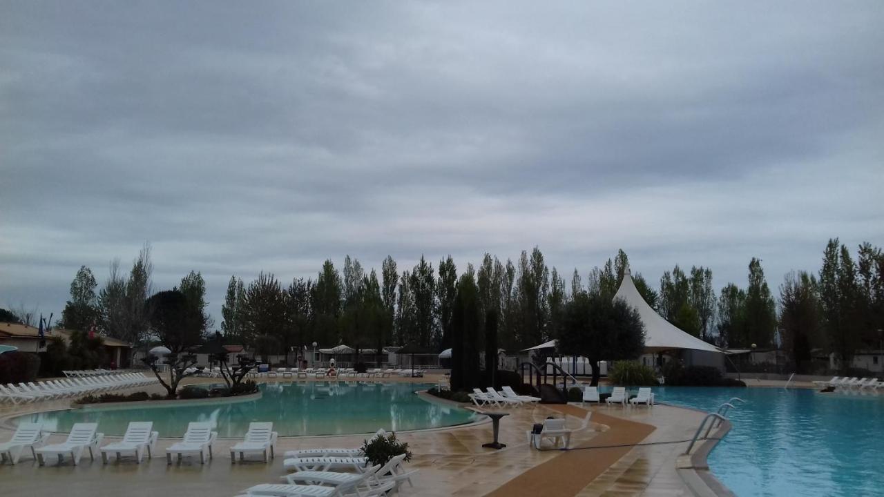 Hotel La Carabasse Vias Esterno foto